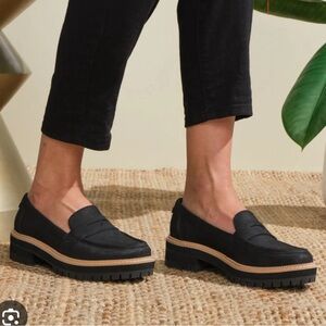 Women’s Tom’s loafers. Size 7.5